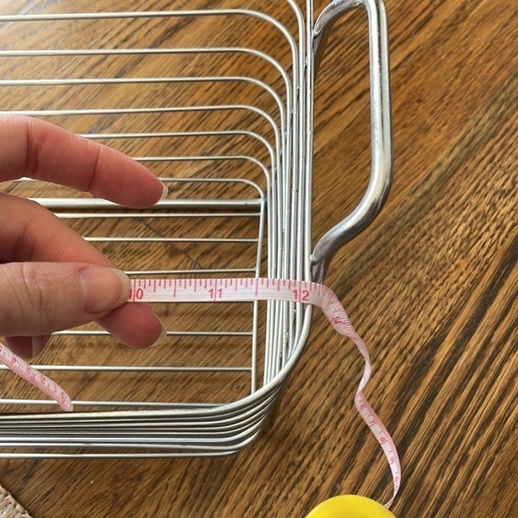 Metal organizing basket with handles - Picture 3 of 4